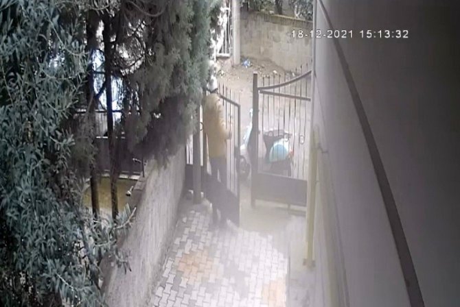 Motosikletli Demir Kapı Hırsızı Yakayı Ele Verdi