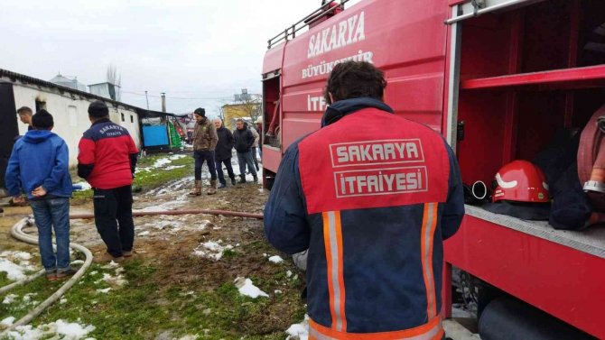 Tavuk Çiftliğinde Çıkan Yangın İtfaiye Ekiplerince Söndürüldü
