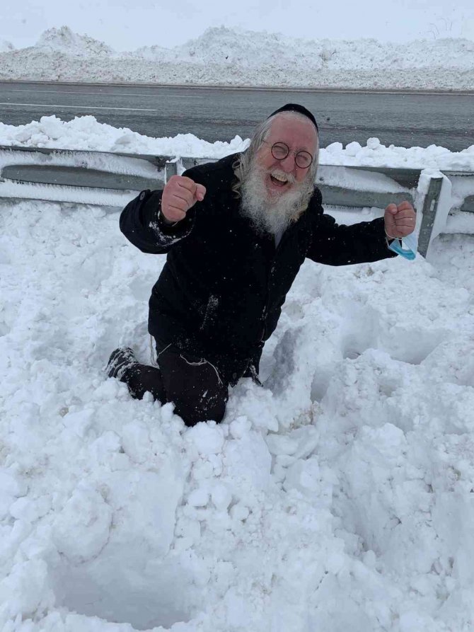 Kar Nedeniyle Camiye Sığınan İ̇srailli Haham Ülkesine Döndü