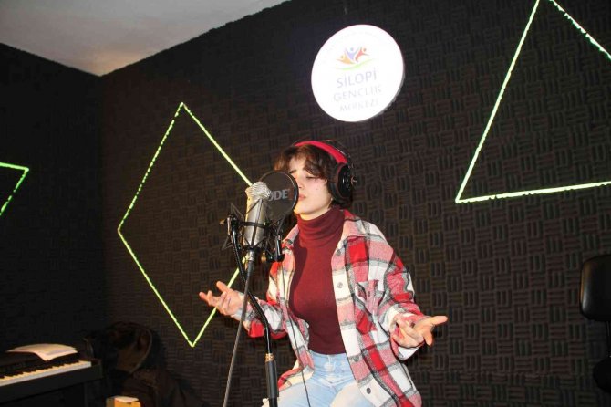 Şırnak’ta İlk Defa Yabancı Müzik Klibi Çekildi, Lise Öğrencisinin Çocukluk Hayali Gerçekleşti