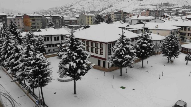 Beyaza Bürünen Tarihi Mekanlardan Kartpostallık Manzara