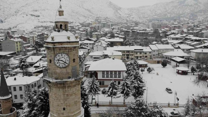Beyaza Bürünen Tarihi Mekanlardan Kartpostallık Manzara