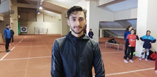 Atletler, Şampiyonalar İçin Kapalı Salonda Çalışıyor