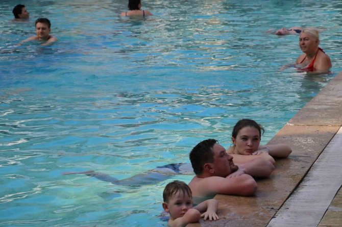 Ruslar Yazın Deniz, Kışın Kaplıca Tatilini Tercih Ediyor