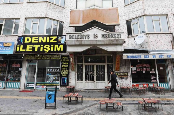 Van Büyükşehir Belediyesinin Hasarlı İki Hizmet Binası İçin Yıkım Kararı