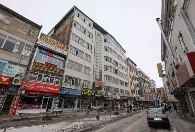 Van Büyükşehir Belediyesinin Hasarlı İki Hizmet Binası İçin Yıkım Kararı