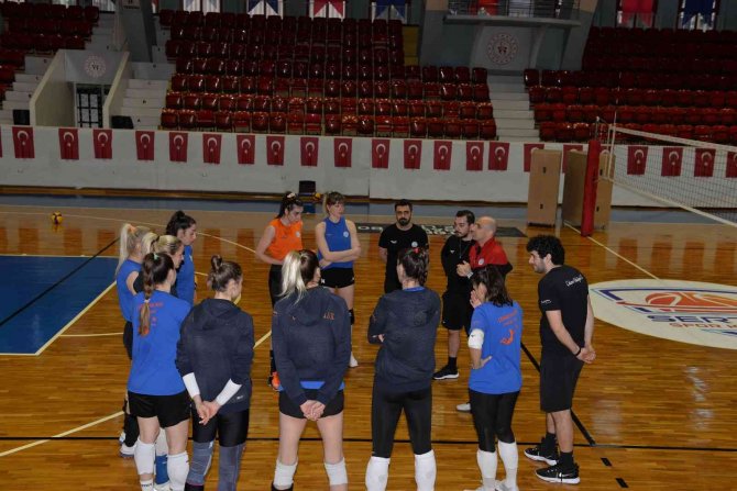 Çukurova Belediyespor Antrenörü Uysal: "Hedefimiz Sultanlar Ligi"