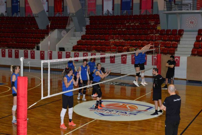 Çukurova Belediyespor Antrenörü Uysal: "Hedefimiz Sultanlar Ligi"