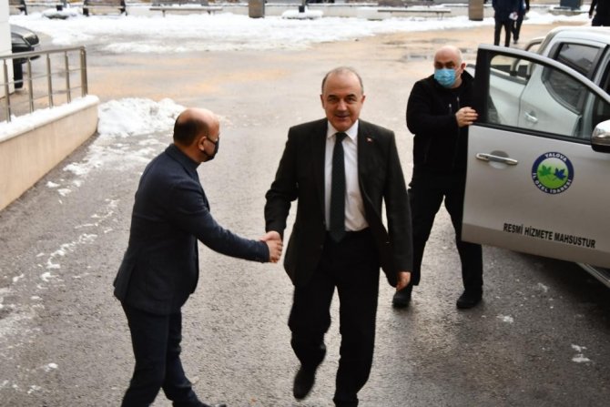 Altınova’yı Ziyaret Eden Vali Erol’dan Canla Başla Çalışan Ekiplere Teşekkür