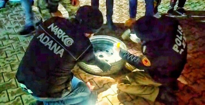 Yedek Lastikte 2 Kilo 950 Gram Esrar Ele Geçirildi