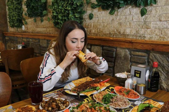 "İ̇ki Yüzlü Kebabın" Ünü Sınırları Aştı