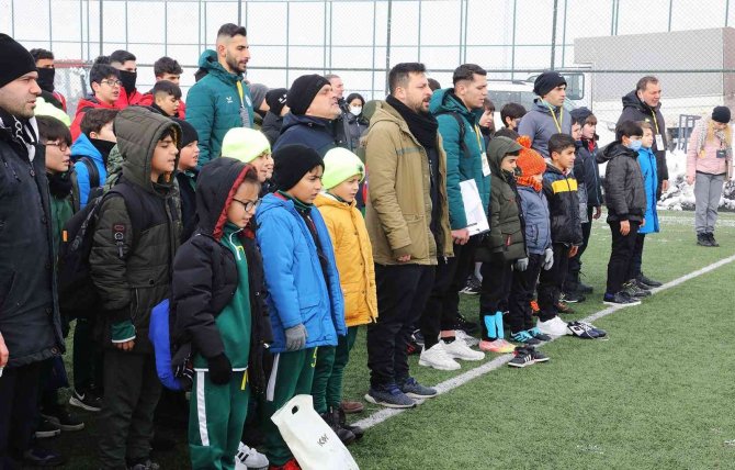300 Öğrenci Futbol Hünerlerini Sergileyecek