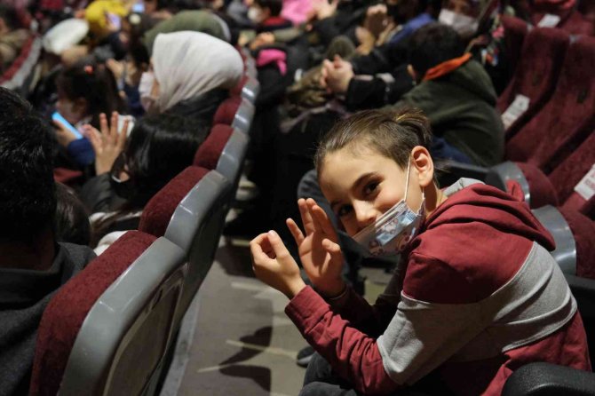 Maltepe’de Çocuk Şenliğinde 5’inci Gün: Kuki Sevginin Önemini Anlattı
