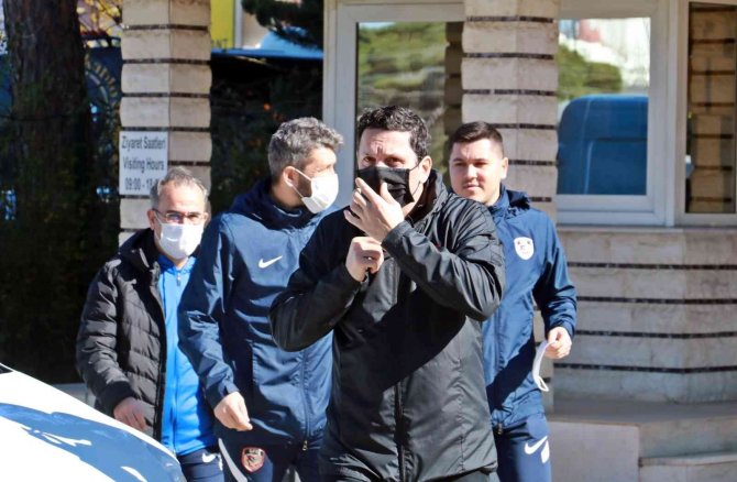Antalya’da Kamp Yapan Süper Lig Ekipleri Cuma Namazını ‘Dinler Bahçesi’nde Kıldı