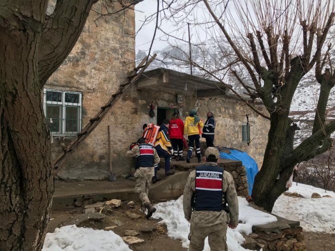Batman’da Ayağı Yanan Zeriye Ninenin İmdadına Jandarma Ekipleri Yetişti