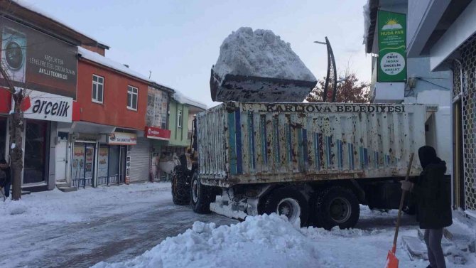 Karlıova’da 2 Ayda 6 Bin Kamyon Kar İlçe Dışında Taşındı