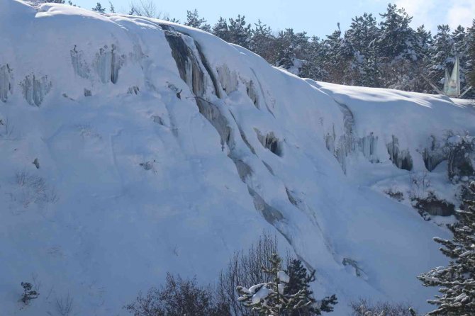 Bolu’nun Pamukkalesi’ Akkayalar Beyaz Örtüyle Kaplandı