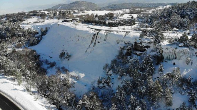 Bolu’nun Pamukkalesi’ Akkayalar Beyaz Örtüyle Kaplandı