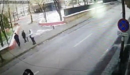 Bursa’da Otobüse Kartopu Atan Çocukları Kovalayan Otobüs Şoförü Bıçaklandı