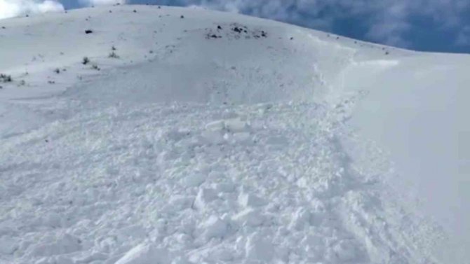 Erzurum’da Üçüncü Çığ, 10 Araç Mahsur Kaldı
