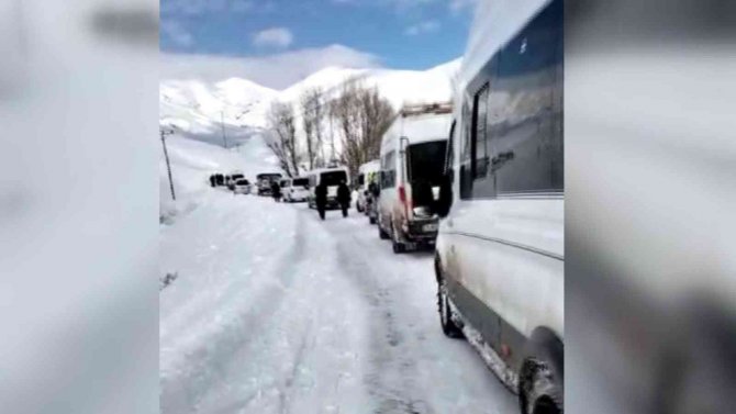Erzurum’da Üçüncü Çığ, 10 Araç Mahsur Kaldı