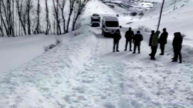 Erzurum’da Üçüncü Çığ, 10 Araç Mahsur Kaldı
