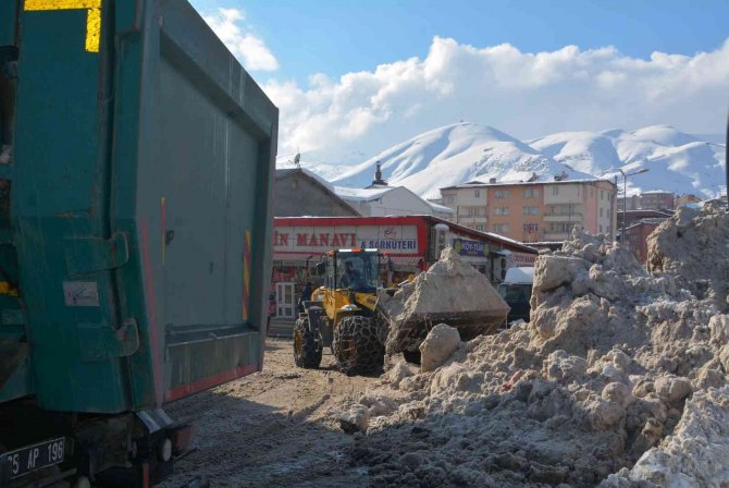 Hakkari Belediyesi 125 Bin Ton Kar Taşıdı