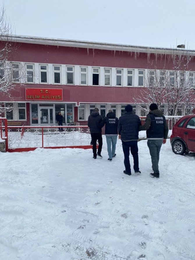 Kars’ta Uyuşturucuyu Cips Paketine Sakladılar