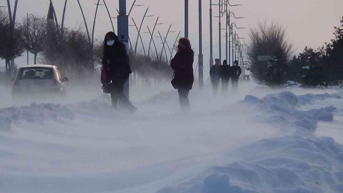 Kars’ta 24 Köy Yolu Ulaşıma Kapalı