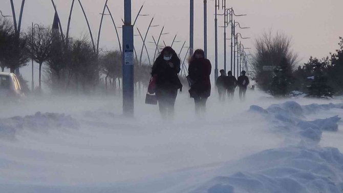 Kars’ta 24 Köy Yolu Ulaşıma Kapalı