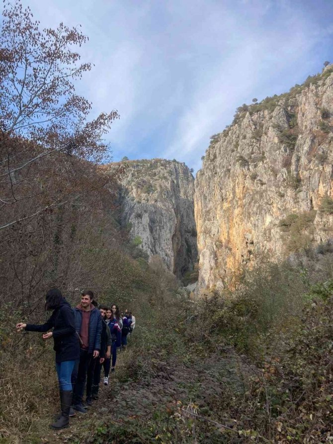 Üniversite Öğrencilerine Kanyonlar Ve Göletler Tanıtıldı