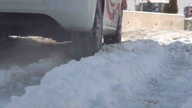 Karlı Ve Buzlu Yollarda Araç Kullanmanın Püf Noktaları
