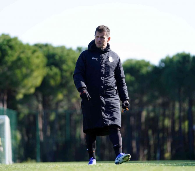 Emre Belözoğlu’ndan Hataya Yerinde Müdahale