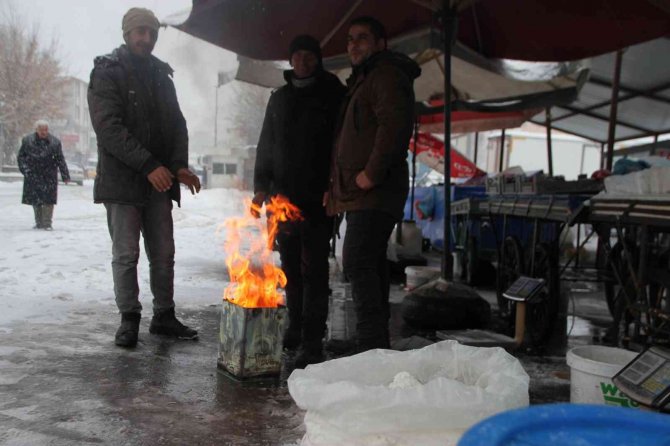 Malazgirt’te Kar Yağışı