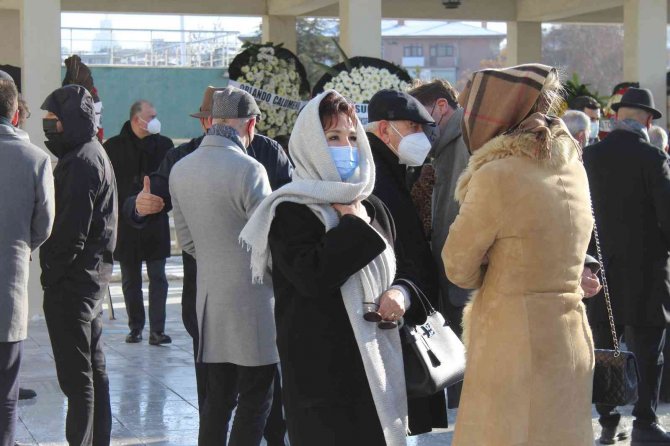 Özbek Saran Son Yolculuğa Uğurlandı