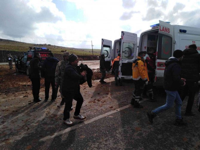 Siirt’te Minibüs İle Otomobil Çarıştı: 4 Yaralı