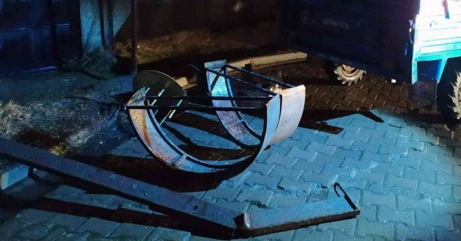 Hırsızların Çaldığı Tarım Aracı Ve 1 Ton Hurda Okul Bahçesinde Bulundu