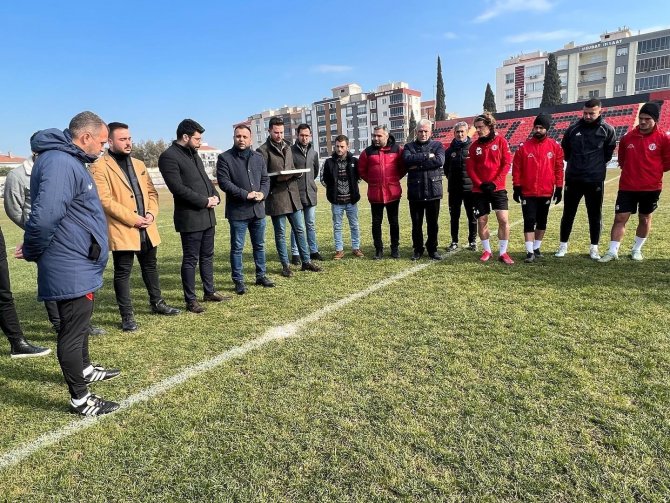 Genç İş İnsanlarından Turgutluspor’a Baklavalı Moral Ziyaret