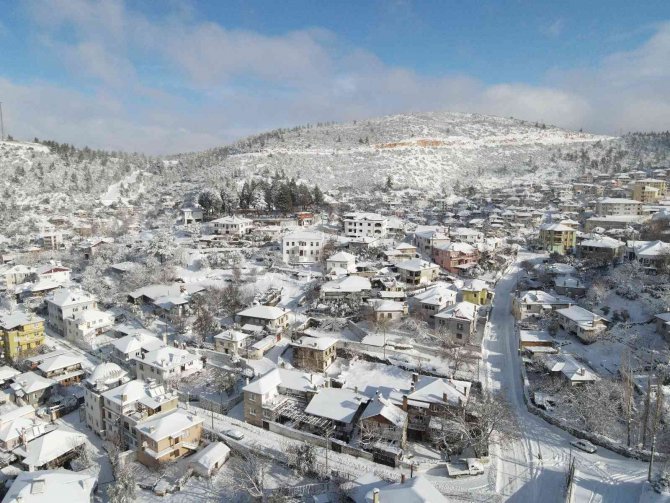 Sibirya Değil Muğla: Türkiye’nin Ilıman Şehri Buz Kesti