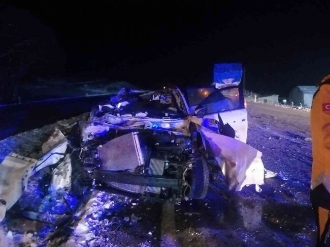 Yozgat’ta Otomobil İle Çekici Çarpıştı: 3 Ölü, 2 Yaralı