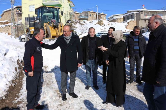 Usta Ve Kavuş’tan Kar Ekiplerine Sıcak Çay İkramı