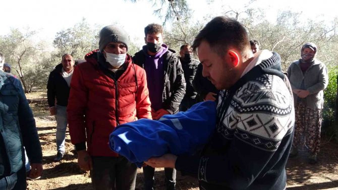 Karnında Ölen Bebeği İçin Ameliyatlı Halde Mezarlığa Geldi, Gözyaşları Sel Oldu