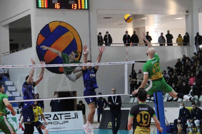 Efeler Ligi: Bingöl Solhan Spor: 3 - Fenerbahçe: 1