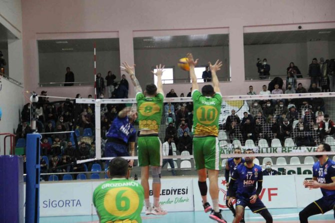 Efeler Ligi: Bingöl Solhan Spor: 3 - Fenerbahçe: 1