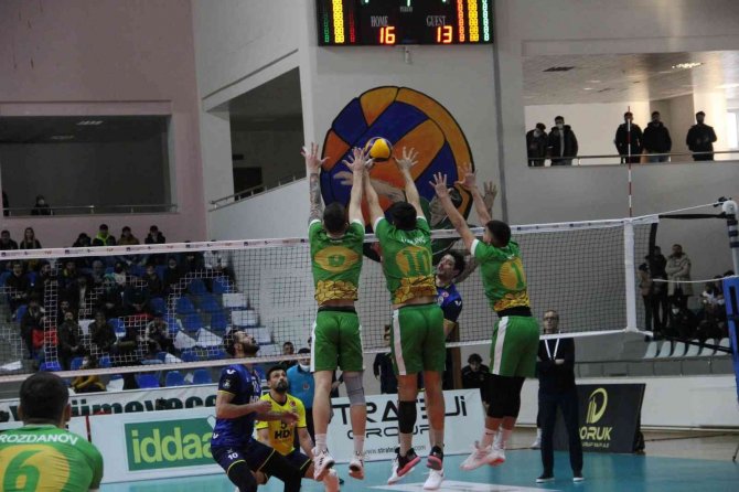Efeler Ligi: Bingöl Solhan Spor: 3 - Fenerbahçe: 1