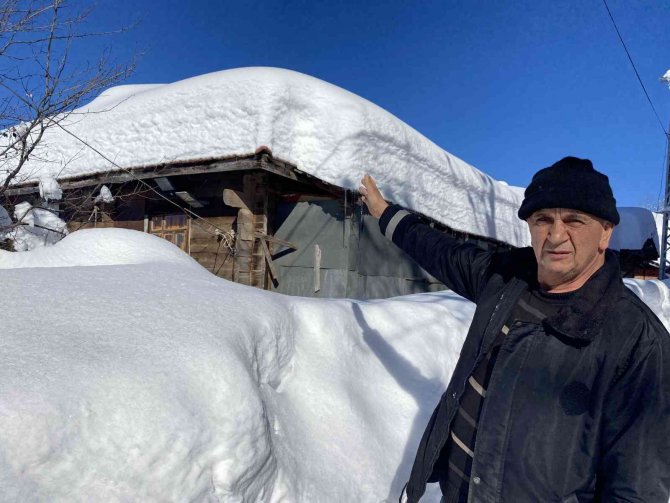 Kar Kalınlığı 2 Metreyi Geçti 4 Metrelik Buz Sarkıtları Oluştu