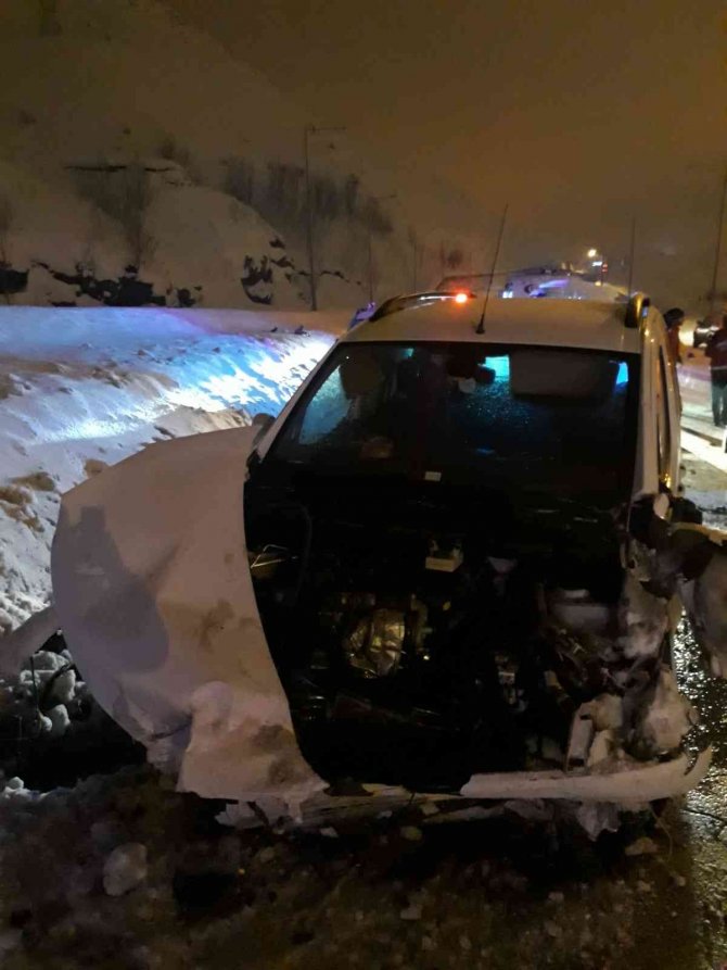 Bitlis’te Meydana Gelen İki Ayrı Kazada 5 Kişi Yaralandı
