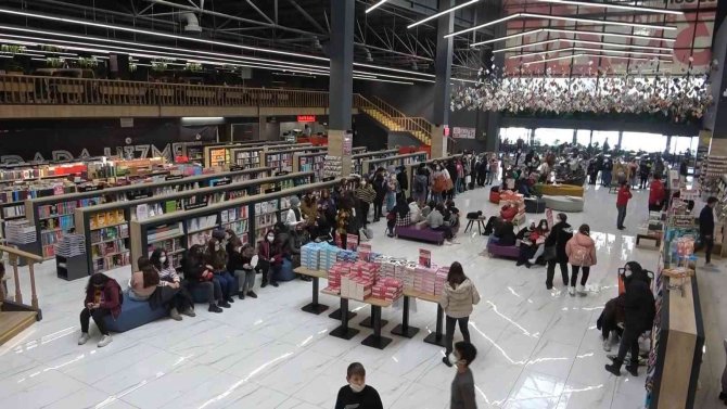 Bkmki̇tap’da İmza Günü Yoğunluğu
