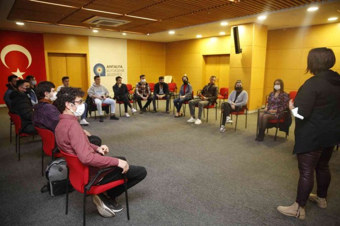Genç Antalya Gönüllüleri Programı’nın Eğitimleri Başladı