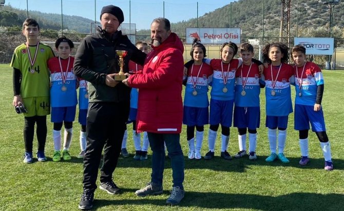 Çamlık Futbol, Turnuvadan Kupayla Döndü